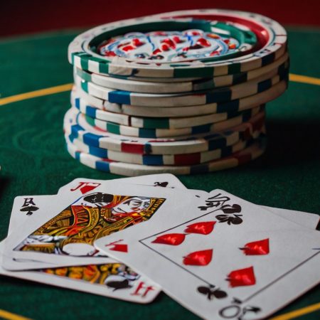 Що таке аддон у покері та як правильно ним користуватися у турнірах