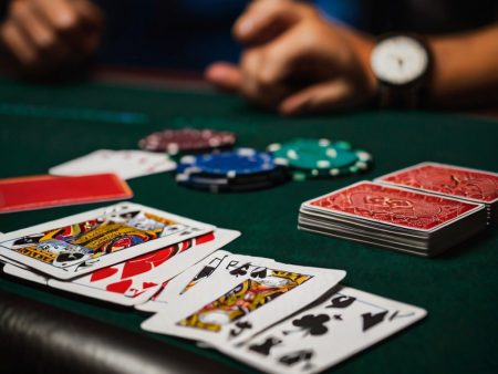 Що означає дилер у покері