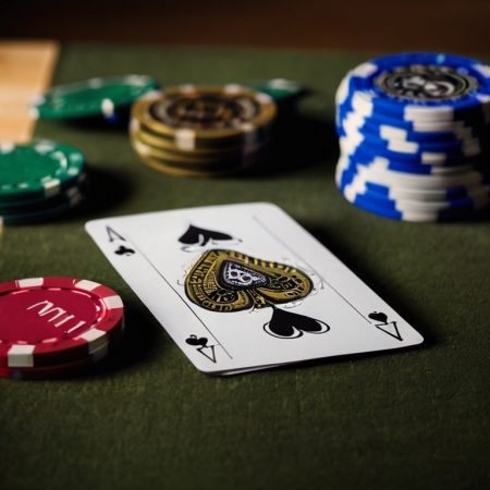 Великий та малий блайнд у покері: що це, чарти для захисту та рестила